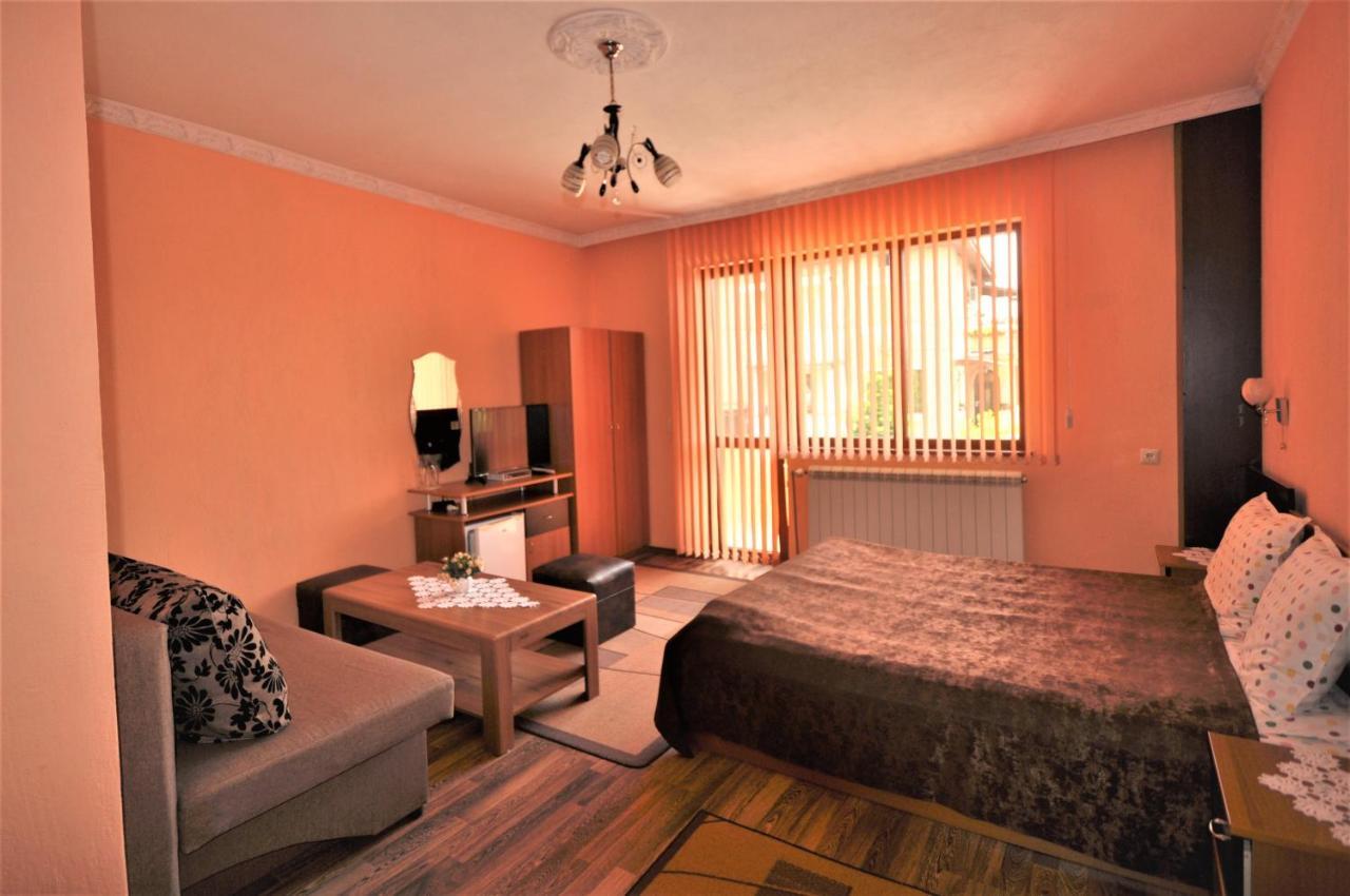 Family Hotel Dalia 벨린그래드 외부 사진