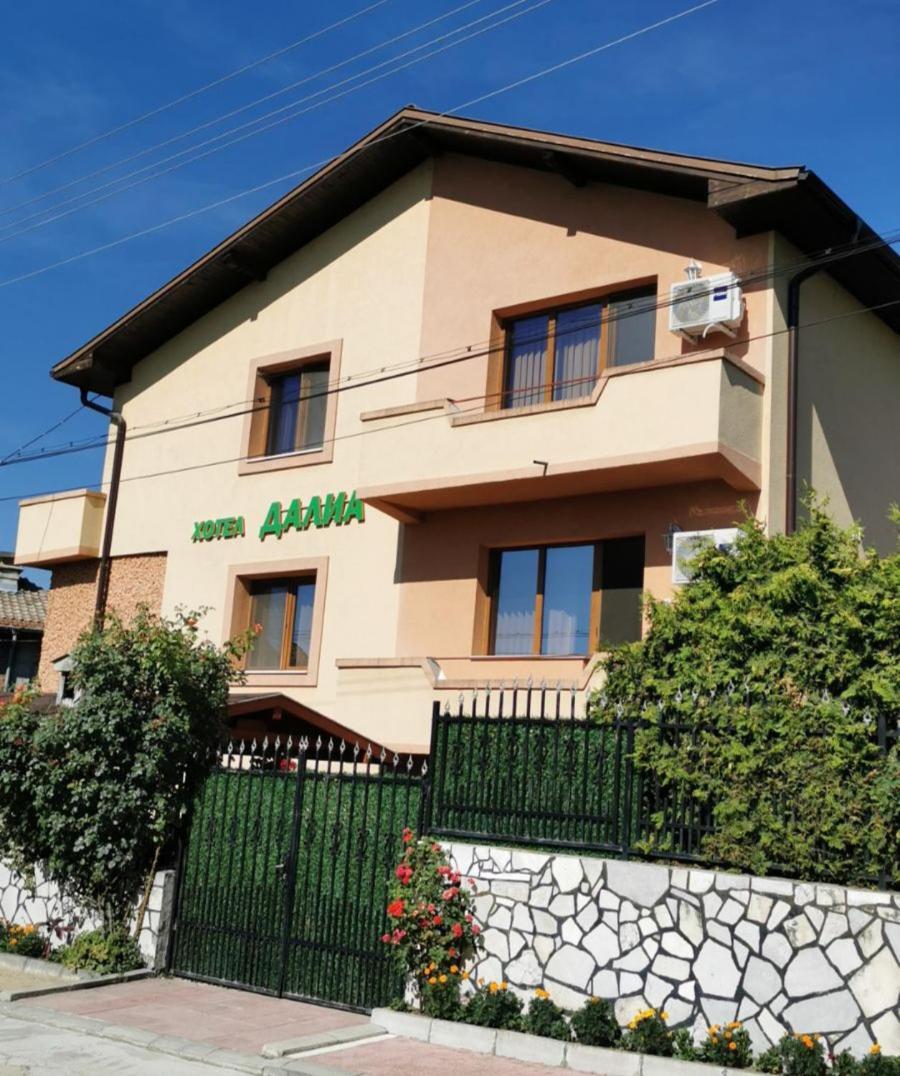 Family Hotel Dalia 벨린그래드 외부 사진