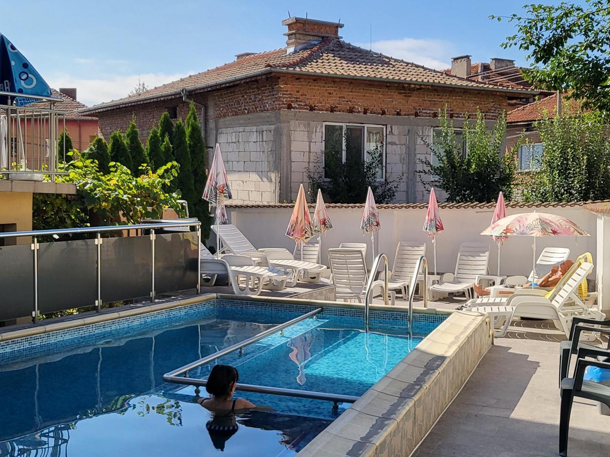 Family Hotel Dalia 벨린그래드 외부 사진