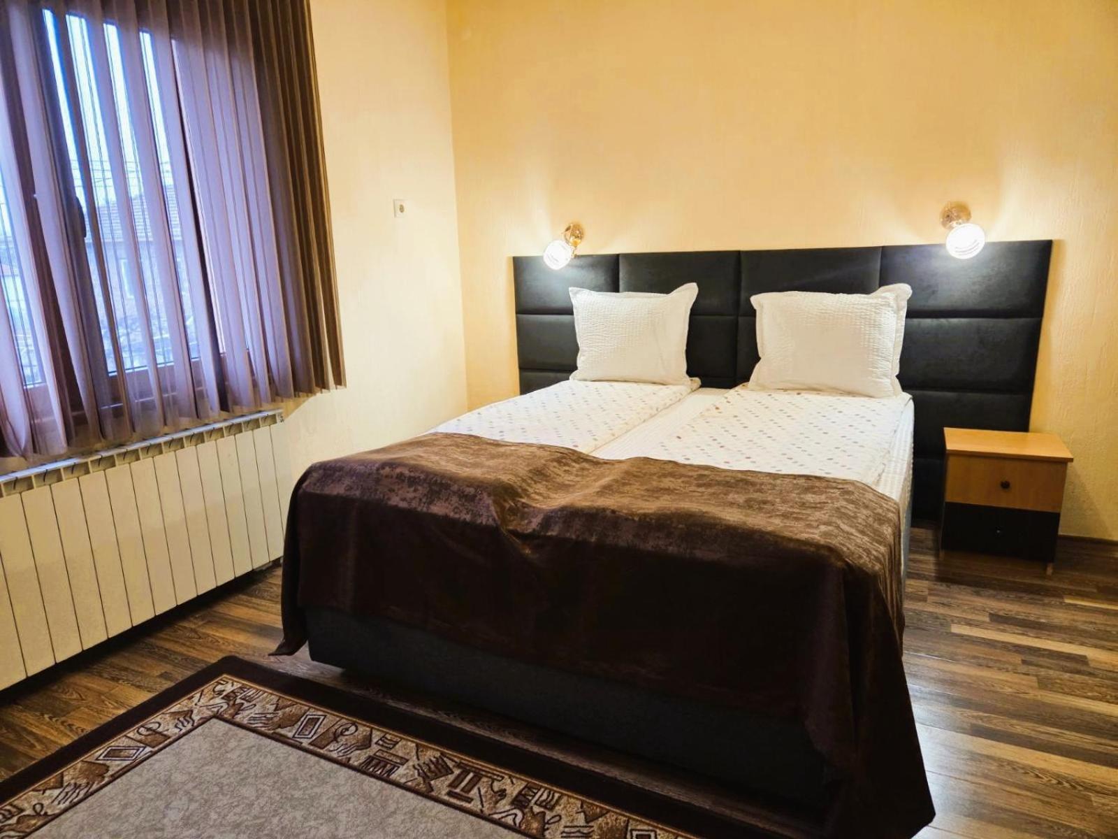 Family Hotel Dalia 벨린그래드 외부 사진
