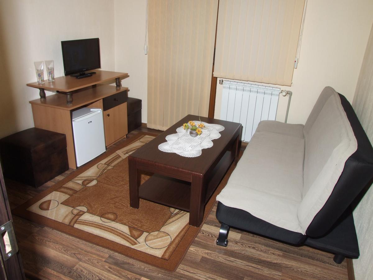 Family Hotel Dalia 벨린그래드 외부 사진