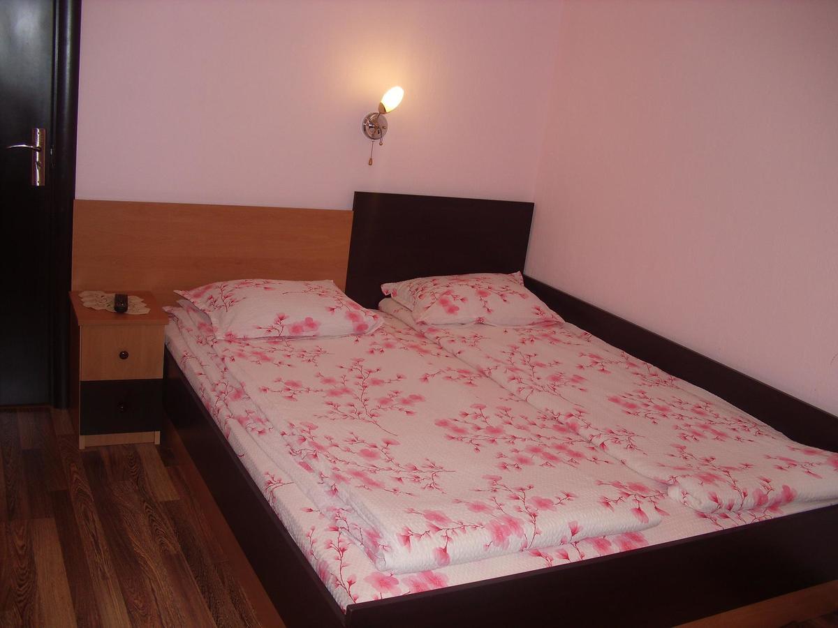 Family Hotel Dalia 벨린그래드 외부 사진