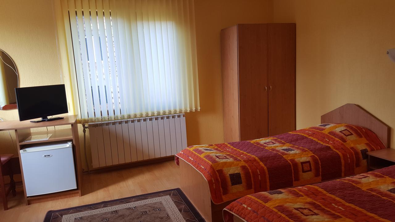 Family Hotel Dalia 벨린그래드 외부 사진