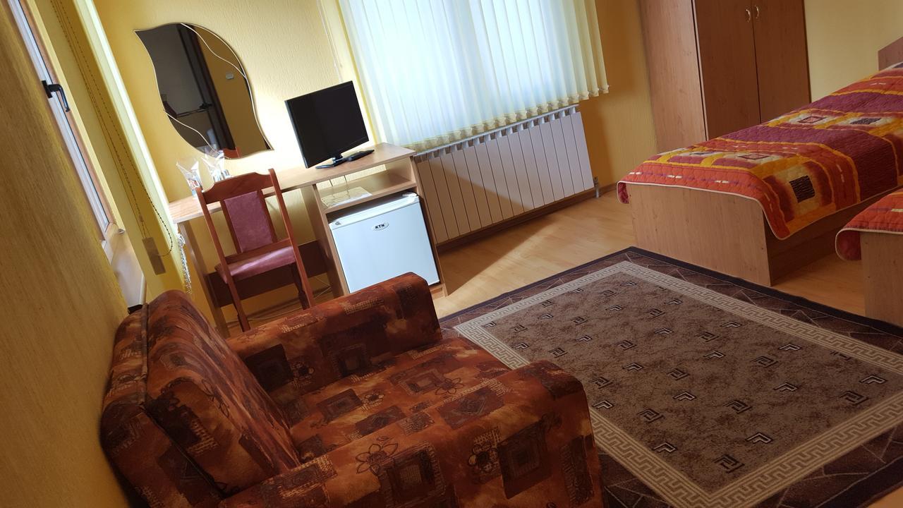Family Hotel Dalia 벨린그래드 외부 사진