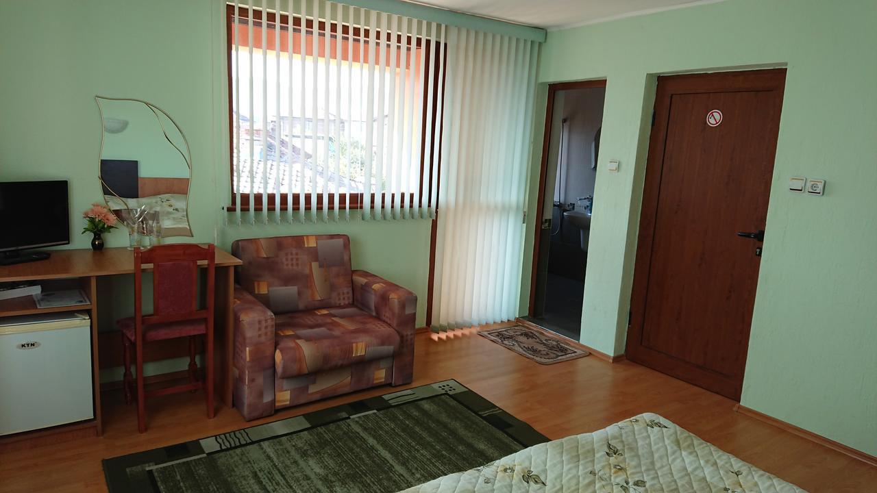 Family Hotel Dalia 벨린그래드 외부 사진