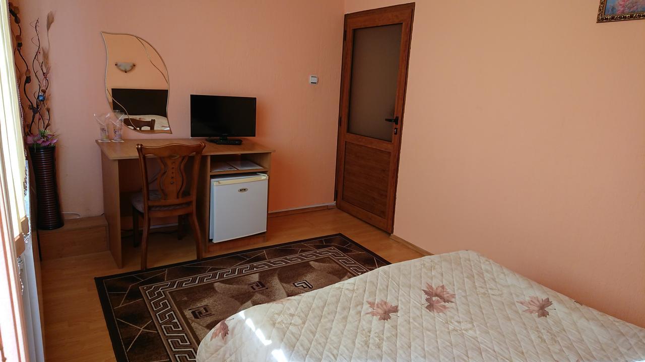 Family Hotel Dalia 벨린그래드 외부 사진